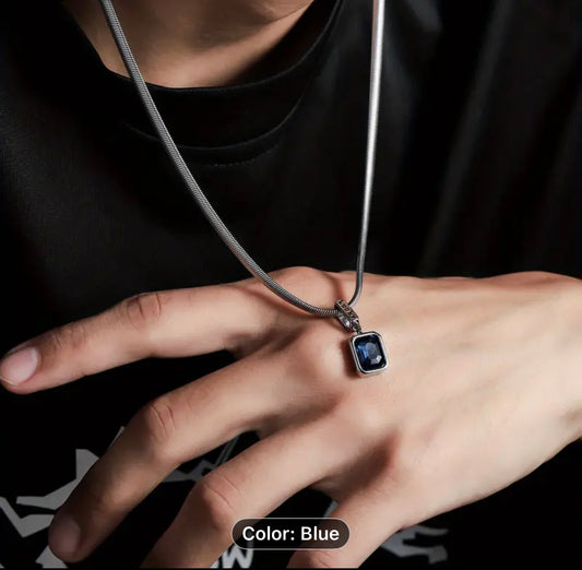 Saphire 925 Pendant. Perfect to upgrade any outfit.